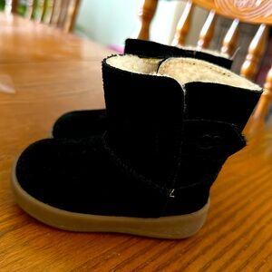 Baby UGG Black Boots- size 2/3-Excellent condition-Smoke free home!